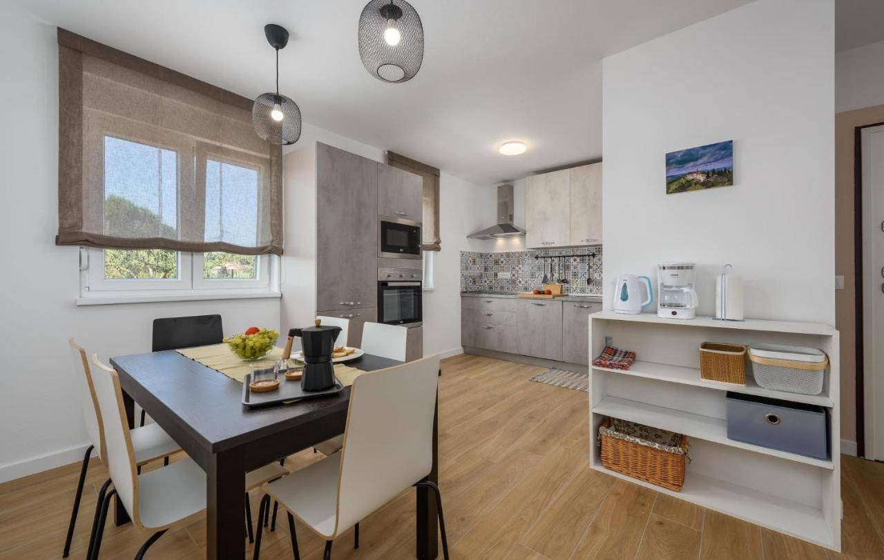 Apartmani Lucija Πόρετς Εξωτερικό φωτογραφία