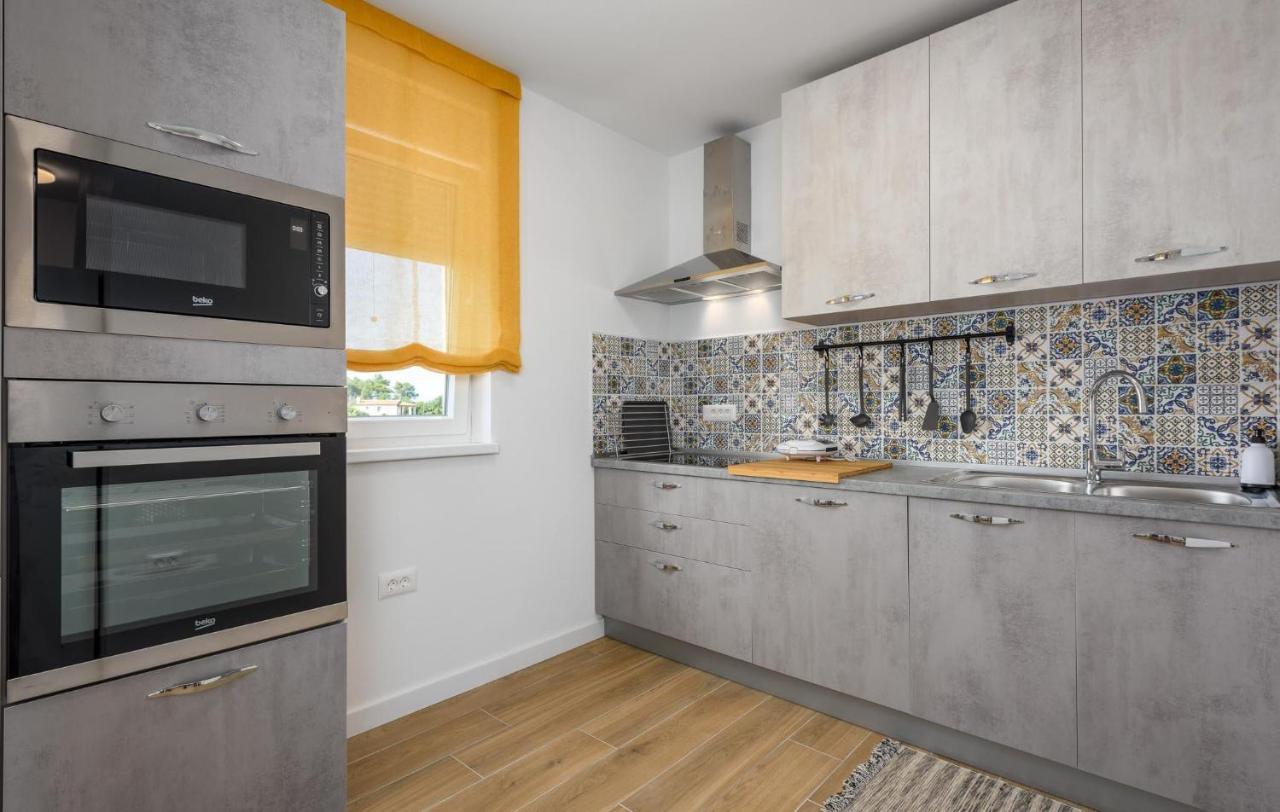 Apartmani Lucija Πόρετς Εξωτερικό φωτογραφία