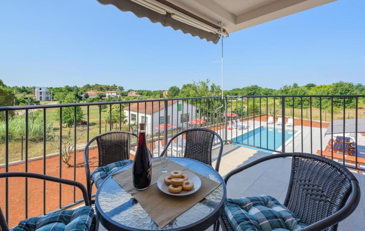 Apartmani Lucija Πόρετς Εξωτερικό φωτογραφία