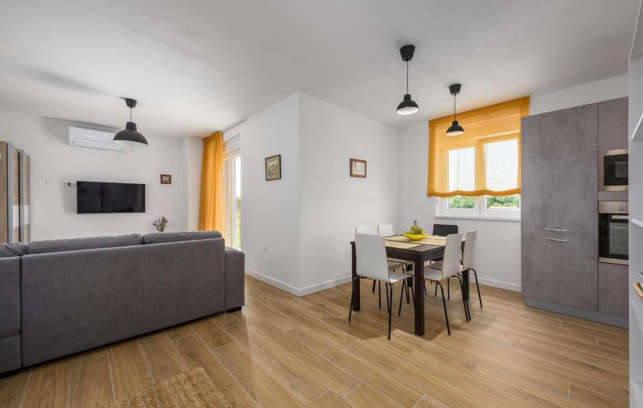Apartmani Lucija Πόρετς Εξωτερικό φωτογραφία