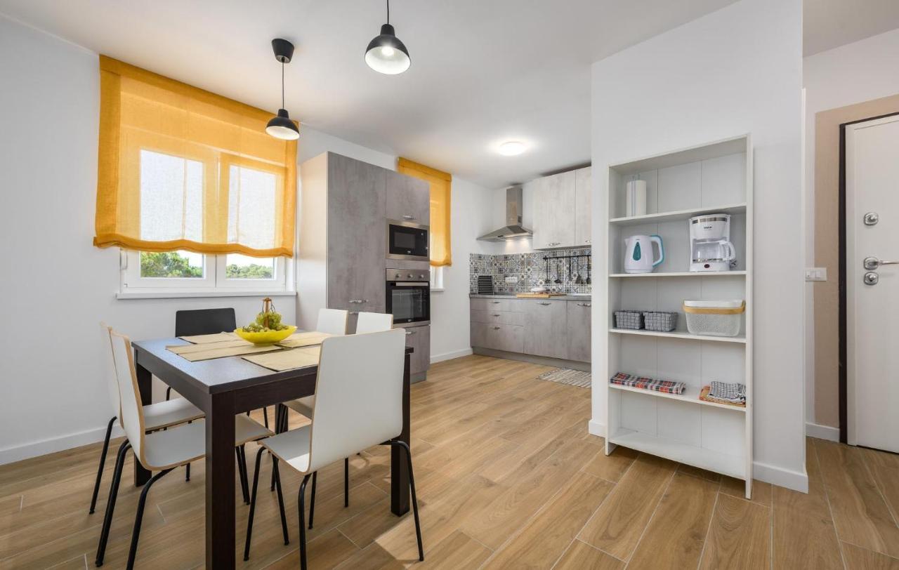Apartmani Lucija Πόρετς Εξωτερικό φωτογραφία