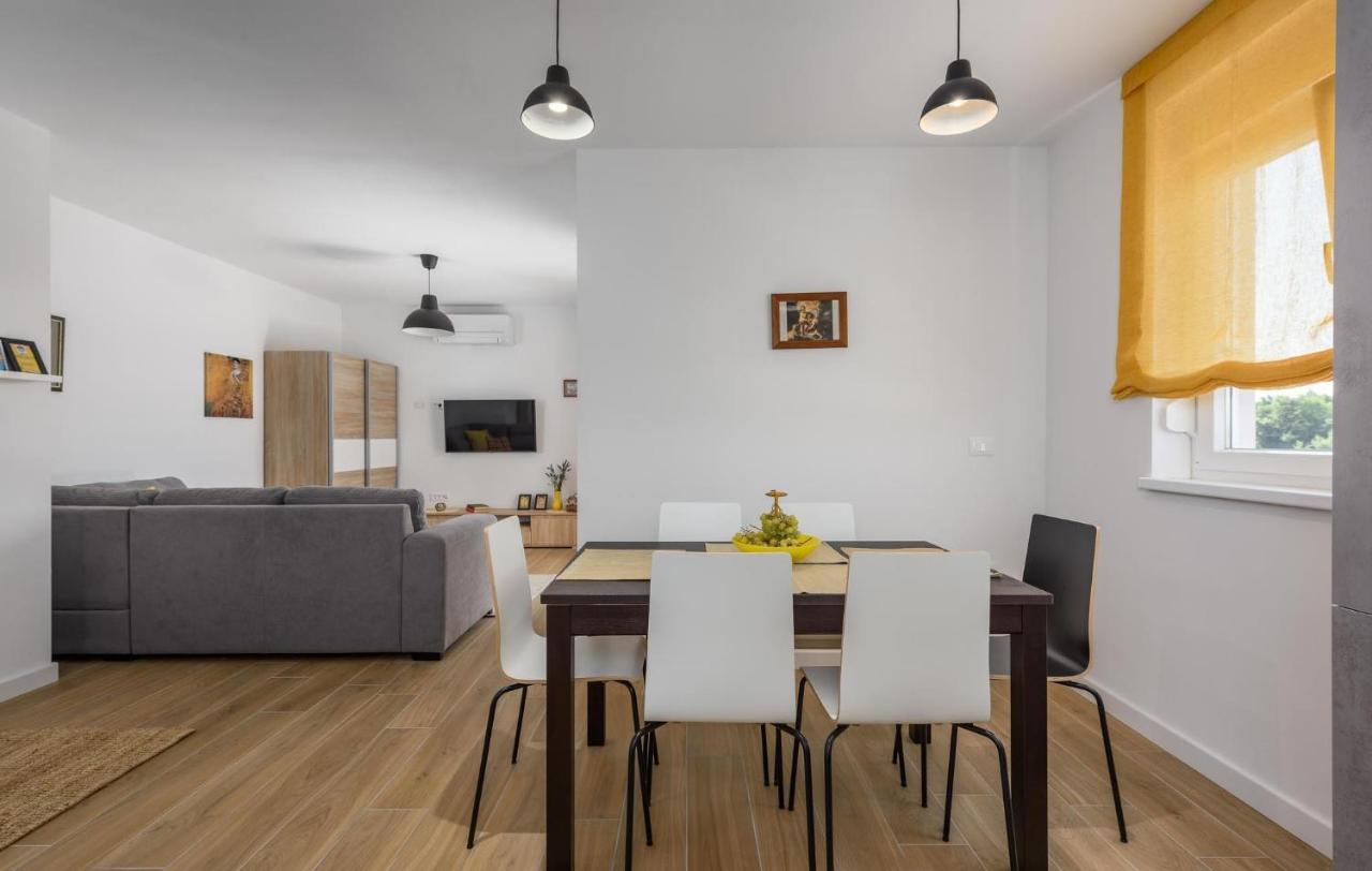 Apartmani Lucija Πόρετς Εξωτερικό φωτογραφία